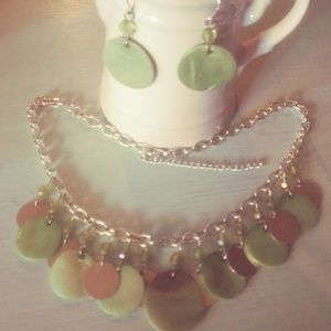 💛 Matching Green Necklace & Earrings